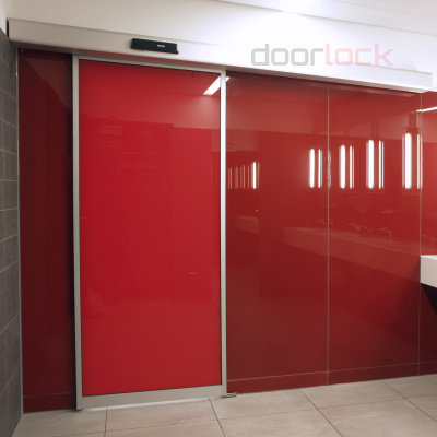 Автоматическая раздвижная одностворчатая дверь GEZE ECdrive для ширины прохода до 2000 мм, с дисплейным программатором, без радаров, без створок